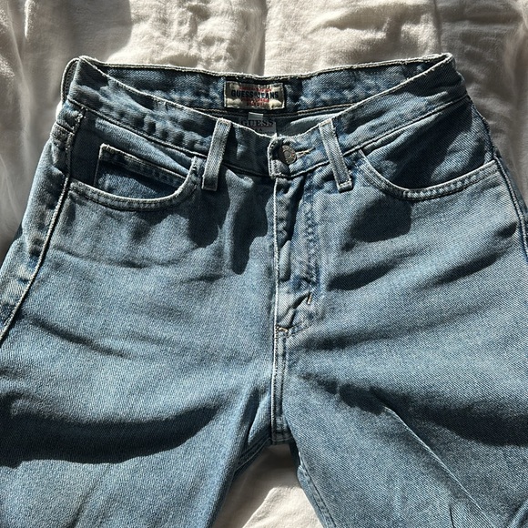 Vintage Guess Jeans | Size 27 fit like 26 - Picture 4 of 9